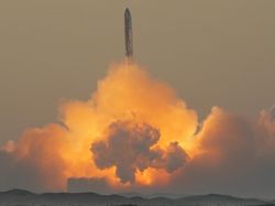 Detik-detik Peluncuran SpaceX Starship Gagal Setelah Mencapai Luar Angkasa