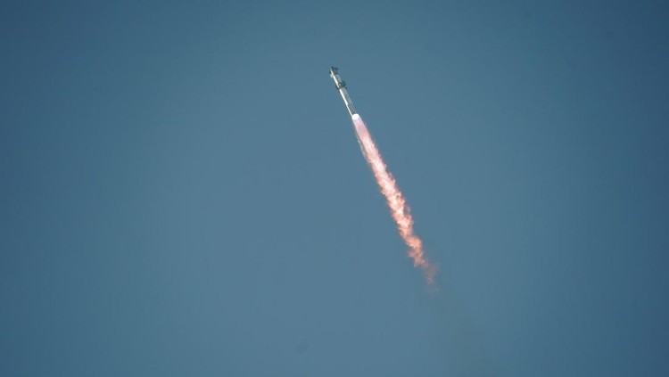 SpaceXs next-generation Starship spacecraft atop its powerful Super Heavy rocket lifts off from the companys Boca Chica launchpad on an uncrewed test flight, as seen from South Padre Island, near Brownsville, Texas, U.S. November 18, 2023. REUTERS/Go Nakamura