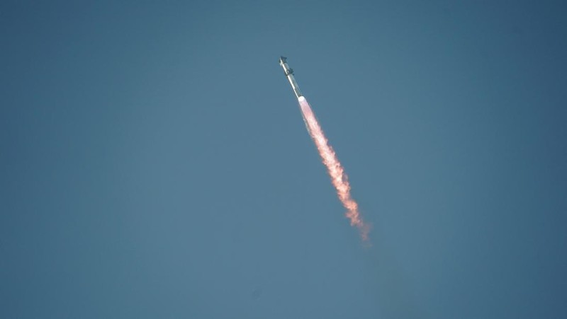 SpaceX's next-generation Starship spacecraft atop its powerful Super Heavy rocket lifts off from the company's Boca Chica launchpad on an uncrewed test flight, as seen from South Padre Island, near Brownsville, Texas, U.S. November 18, 2023. REUTERS/Go Nakamura