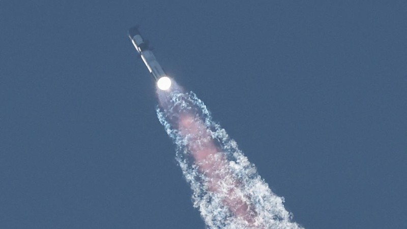 SpaceX's next-generation Starship spacecraft atop its powerful Super Heavy rocket is launched from the company's Boca Chica launchpad on an uncrewed test flight, near Brownsville, Texas, U.S. November 18, 2023. REUTERS/Joe Skipper     TPX IMAGES OF THE DAY