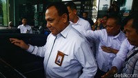 Pemeriksaan kepada Firli hari ini dilakukan setelah beberapa kali sempat tertunda. Firli seharusnya diperiksa pada Jumat (27/10), namun saat itu ia meminta untuk diperiksa setelah tanggal 8 November.  