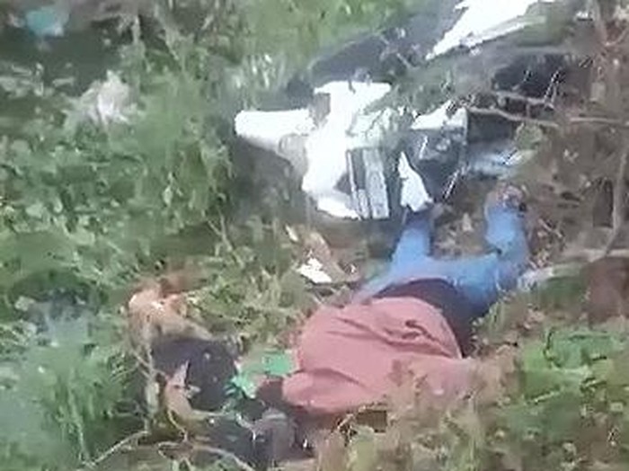 Empat orang tewas usa motor yang ditumpangi terjun bebas masuk jurang