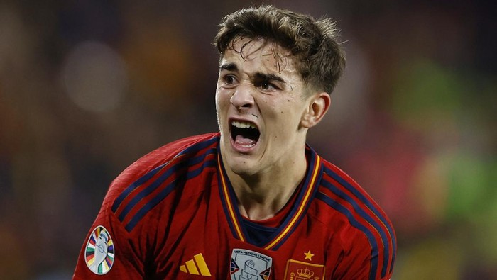 Soccer Football - Euro 2024 Qualifier - Group A - Spain v Georgia - Estadio Jose Zorrilla, Valladolid, Spain - November 19, 2023  Spains Gavi reacts after sustaining an injury REUTERS/Juan Medina
