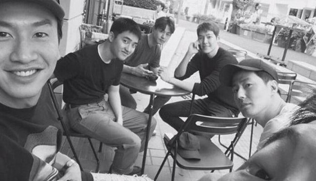 Sudah tahu belum kalau Jo In Sung, D.O. EXO, Kim Woo Bin, Lee Kwang Soo, Song Joong Ki, Lim Ju Hwan, Kim Ki Bang, Cha Tae Hyun, dan Bae Sung Woo tergabung dalam geng Brother Squad? Sembilan aktor Korea ganteng ini sering membagikan foto saat bertemu di sela-sela kesibukan. Bahkan beberapa personelnya satu project bareng.Foto: Instagram