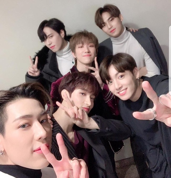 Geng artis Korea ini terbentuk karena para personelnya punya kesamaan, yaitu kelahiran tahun 1997. Alhasil gengnya dinamai ’97 Liners Squad. Mereka adalah Jungkook BTS, Yugyeom GOT7, BamBam GOT7, Mingyu SEVENTEEN, The8 SEVENTEEN, DK SEVENTEEN, Cha Eun Woo, Jaehyun NCT, dan Bangchan Stray Kids.Foto: Instagram