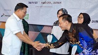 Sejak 2017, Komunitas Sahabat UMKM memiliki komitmen untuk terus berkontribusi agar pelaku UMKM Indonesia dapat naik kelas dan memiliki daya saing. Tidak hanya melalui program-program pelatihan dan pendampingan yang diberikan kepada pelaku UMKM, tetapi Komunitas Sahabat UMKM juga membantu membuka akses pemasaran bagi produk mereka, baik ke pasar lokal maupun global.