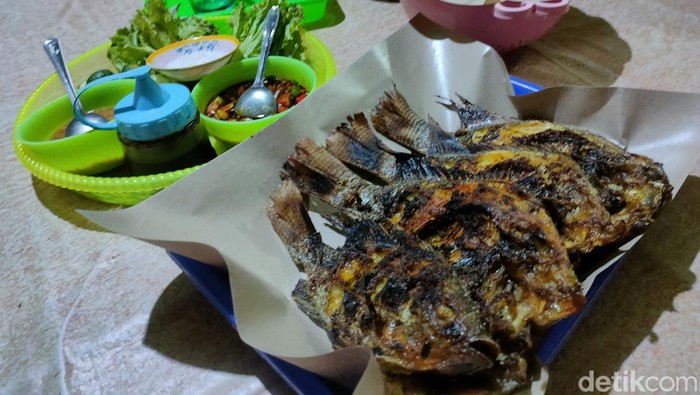 Ikan Bakar terapung Waduk Jangari
