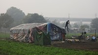 Kebijakan tersebut membuat ribuan orang kehilangan pekerjaan demi membersihkan partikel-partikel halus di udara.