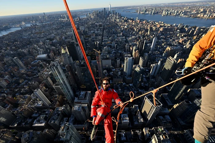 Jaret Leto panjat Empire State Building