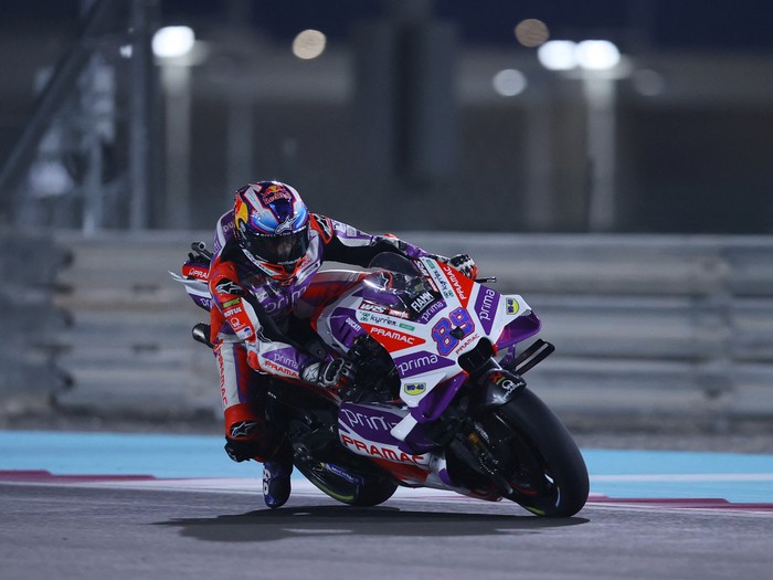 MotoGP - Grand Prix of Qatar - Lusail International Circuit, Lusail, Qatar - November 19, 2023 Prima Pramac Racings Jorge Martin in action during the MotoGP race REUTERS/Ibraheem Al Omari
