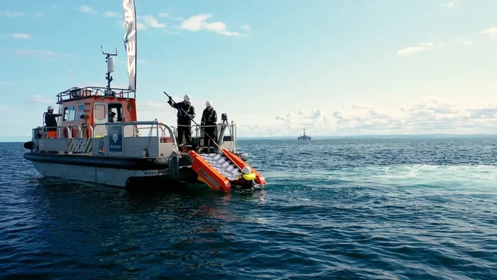 Kapal penyelamat dengan sabuk konveyor Swift