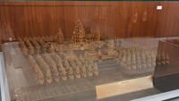 Replika kayu The Prambanan dari 2017 juga dipamerkan di Jalan Nusantara, Markas Besar UNESCO. Foto: Dok Kemendikbudristek