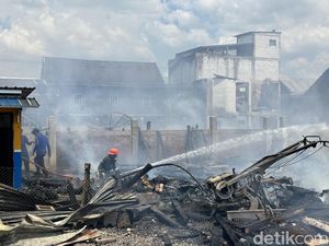 5 Rumah-1 Motor Terbakar di Desa Goarie Soppeng, Warga Dengar Suara Ledakan