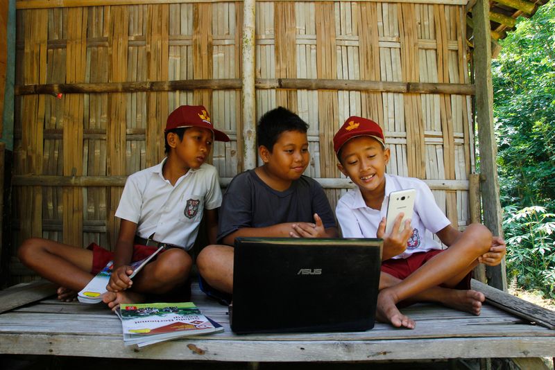 Kehadiran Palapa Ring satukan Nusantara lewat penyediaan akses internet murah dan sinyal merata