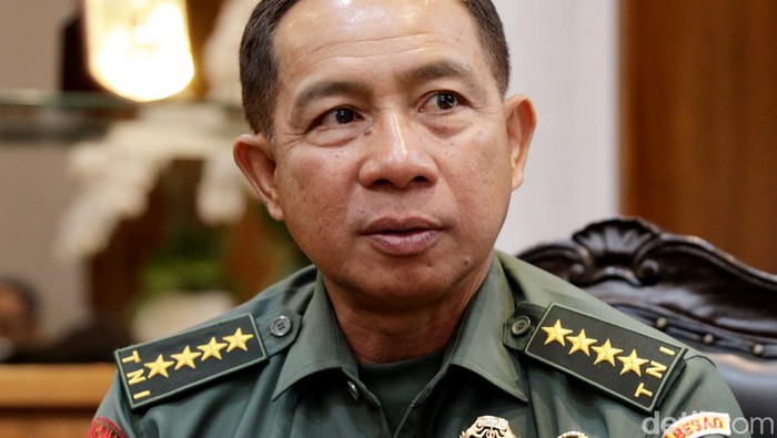 Kepala Staf Angkatan Darat (KSAD) Jenderal Agus Subiyanto yang juga calon Panglima TNI pengganti Yudo Margono itu juga Sempat menjadi Komandan Batalyon Kopassus di Kertasura dan menjadi Dandim Surakarta pada 2009-2011.