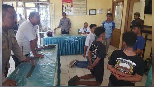 Ketiga pelaku saat diamankan di Mapolsek Maulafa, Kota Kupang, NTT. (Dok Polsek Alak)
