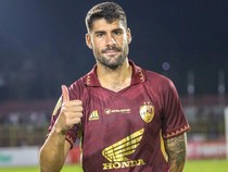 Eks Bek PSM Makassar Kike Linares Resmi CLBK ke Lamphun Warrior
