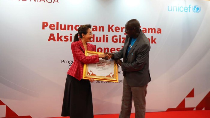 Bertepatan dengan Hari Anak Sedunia, CIMB Niaga dan UNICEF menginisiasi kerja sama strategis. Kerja sama ini untuk membantu pemerintah mengatasi gizi buruk.
