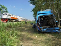 Pelajaran dari Kecelakaan Maut Elf vs KA Probowangi yang Tewaskan 11 Orang