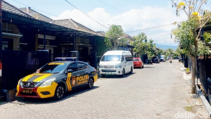 KPK cari barang bukti di rumah tersangka korupsi bondowoso