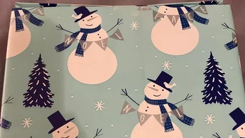 Kertas kado ini sangat cocok dengan jahitan buku yang saya belikan untuk pacar saya Foto: Brightside