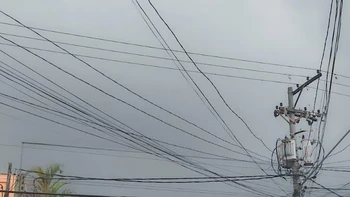 Warna tembok yang menyatur dengan langit. Foto: Brightside