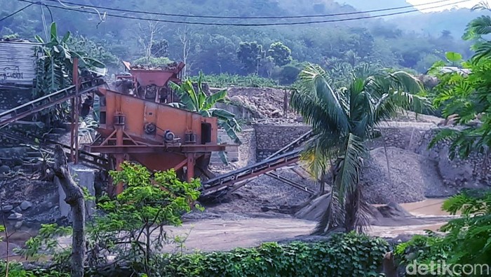 Lokasi pertambangan diduga ilegal di Karawang
