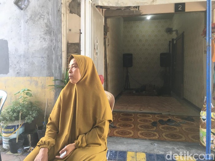 Luluk Musrifah (53), istri Suyono (55), korban tertabrak KA Probowangi Lumajang