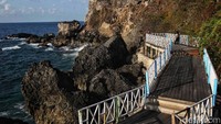 Kawasan ini berada pada pertemuan arus angin barat dan angin timur serta arus laut dari arah Laut Flores dan Selat Makassar  