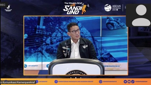 Menparekraf Sandiaga Salahuddin Uno dalam acara The Weekly Brief with Sandi Uno (WBSU), Senin (20/11/2023). (Ni Made Lastri Karsiani Putri-detikBali)