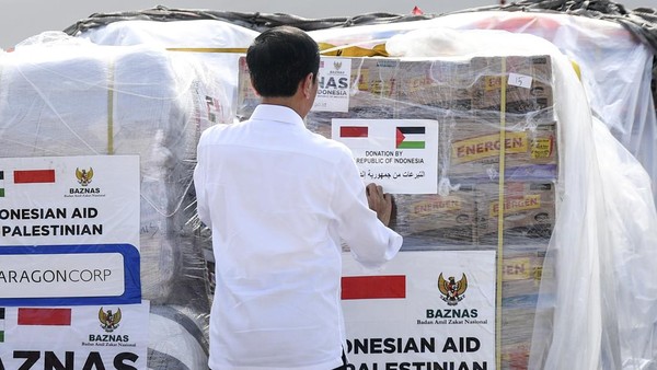 Momen Jokowi Lepas Bantuan Kemanusiaan Tahap Dua ke Palestina