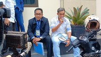 Gunawan Dwi Cahyo terlihat hadir di sidang perdana cerai tersebut didampingi pengacaranya. Foto: Febri/detikhot