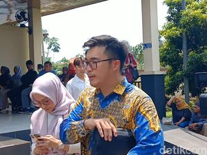 Penampakan Okie Agustina dan Gunawan Hadiri Sidang Perdana Cerai