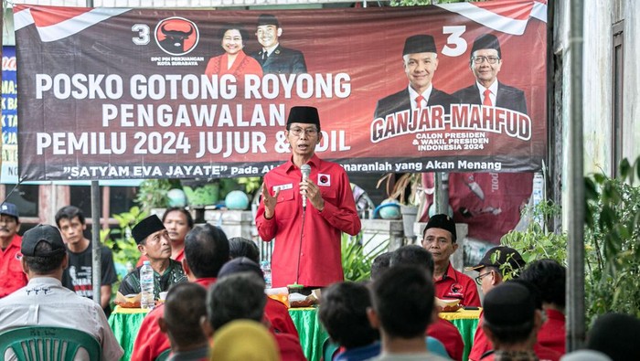 PDIP Surabaya mendirikan posko gotong royong di perkampungan padat penduduk