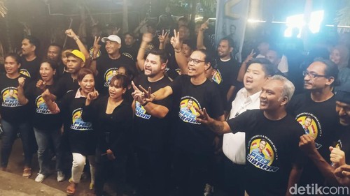 Pembentukan relawan Pro Gibran di Kupang, NTT.