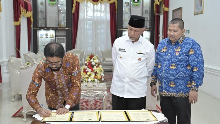 Pemrpvo Sumbar dan BRAC Internasional meneken Letter of Intent (LoI) untuk pengentasan kemiskinan masyarakat Sumbar. (Dok Pemprov Sumbar)