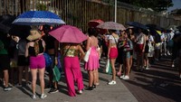 Ada total 60 ribu penonton konser Taylor Swift yang mengisi Nilton Santos Olympic Stadium di Rio de Janerio, Brasil. AFP/TERCIO TEIXEIRA
