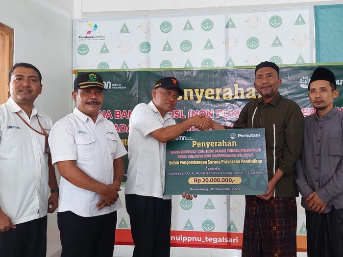 perhutani memberi bantuan pendidikan