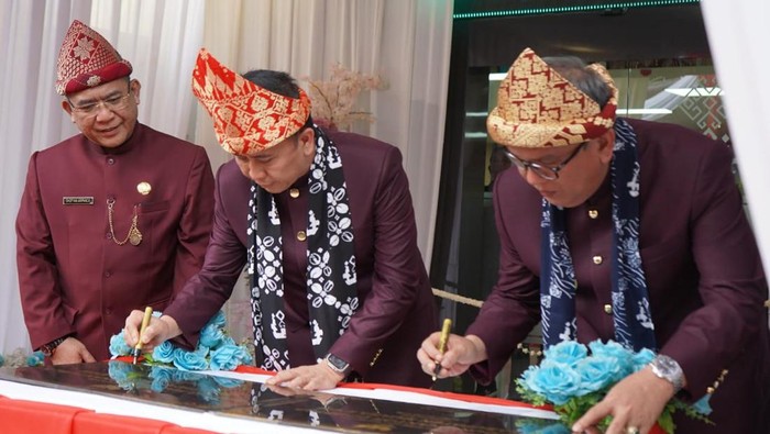 Pj Gubernur Sumsel Agus Fatoni meresmikan MPP Muara Enim.