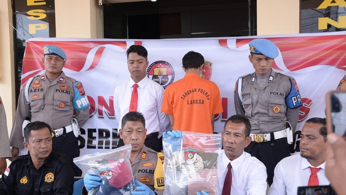Polres Langsa saat paparan kasus pemerkosaan oleh pimpinan pondok pesantren. (Foto: Dok. Polres Langsa)