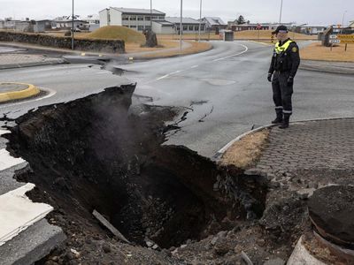 Potret Jalanan di Islandia Terbelah Akibat Aktivitas Gunung Berapi