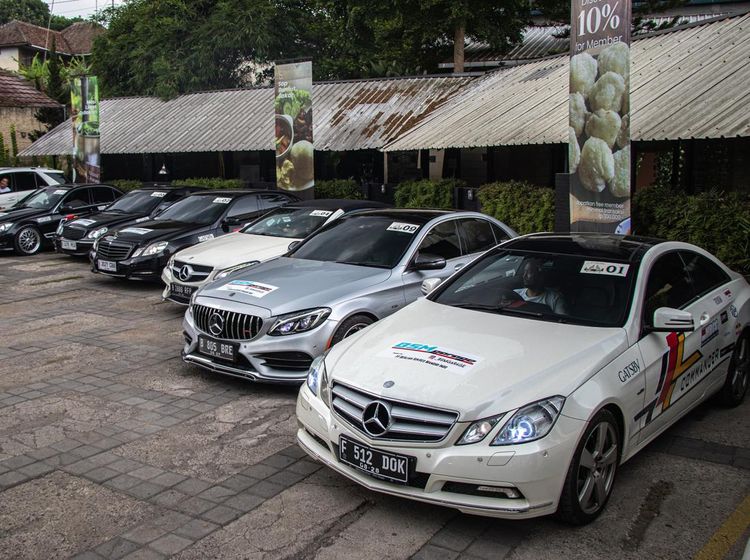 Potret Keseruan Saat Komunitas Mercedes Benz Berkumpul