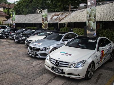 Potret Keseruan Saat Komunitas Mercedes Benz Berkumpul