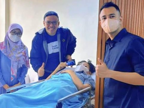 Raffi Ahmad menjenguk F korban bullying