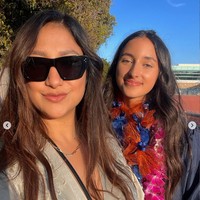 Sudah semakin besar, tinggi Camilla pun kini suda saingi sang mama. Tak Hanna tingei badannya, kecantikannya pun demikian. Karena memiliki paras yang amat mirip, banyak yang kerap mengira jika keduanya kembar. Foto: Instagram/@raazharita