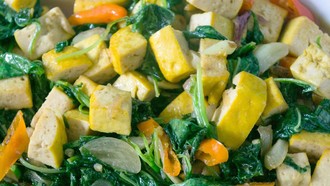 3 Resep Sayur Bayam Kuah Bening hingga Tumisan yang Bernutrisi Tinggi