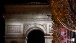 Ribuan Orang Meriahkan Pembukaan Lampu Natal di Jalanan Paris