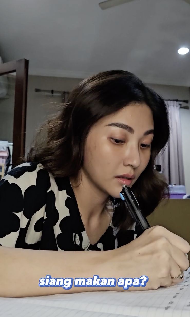 Sarwendah Bikin Daftar Menu Bekal Suami dan Anak, Netizen Salut