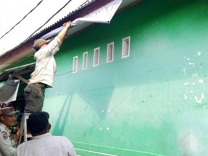 Dipasang Sebelum Kampanye, 26 Spanduk-Stiker di Kepulauan Seribu Ditertibkan
