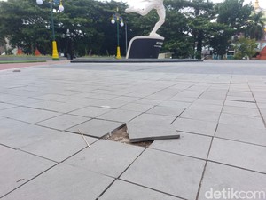 Belum Ada Sebulan Diresmikan, Taman Pataraksa Cirebon Kok Sudah Rusak?